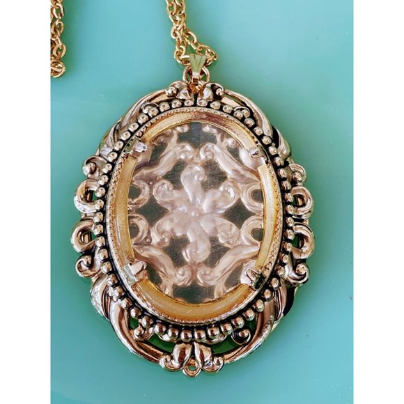 Vintage 1970s Large Brass Oval Pendant Necklace with clear glass BOHO - Picture 7 of 8